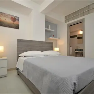  Aparthotel Madagi Beachfront